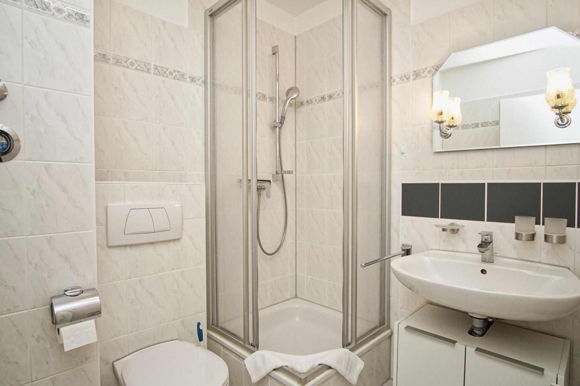 Zentrale Fewo Mit Balkon, Gratis Nutzung Vom Ahoi Erlebnisbad Und Sauna In Sellin - Villa Buskam Fewo 27 Герен Екстер'єр фото